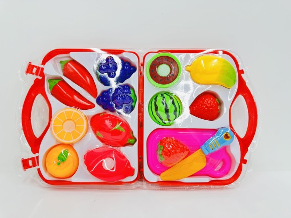 набор овощи в чемодане